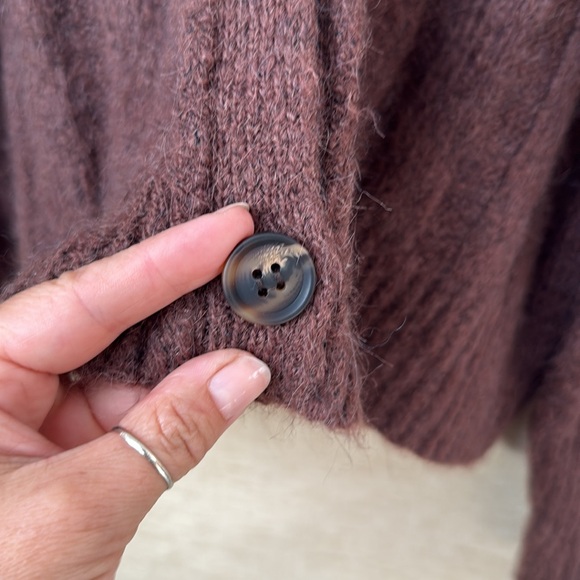 Topshop knitted fluffy v-neck wide rib cardigan in brown - Picture 8 of 8